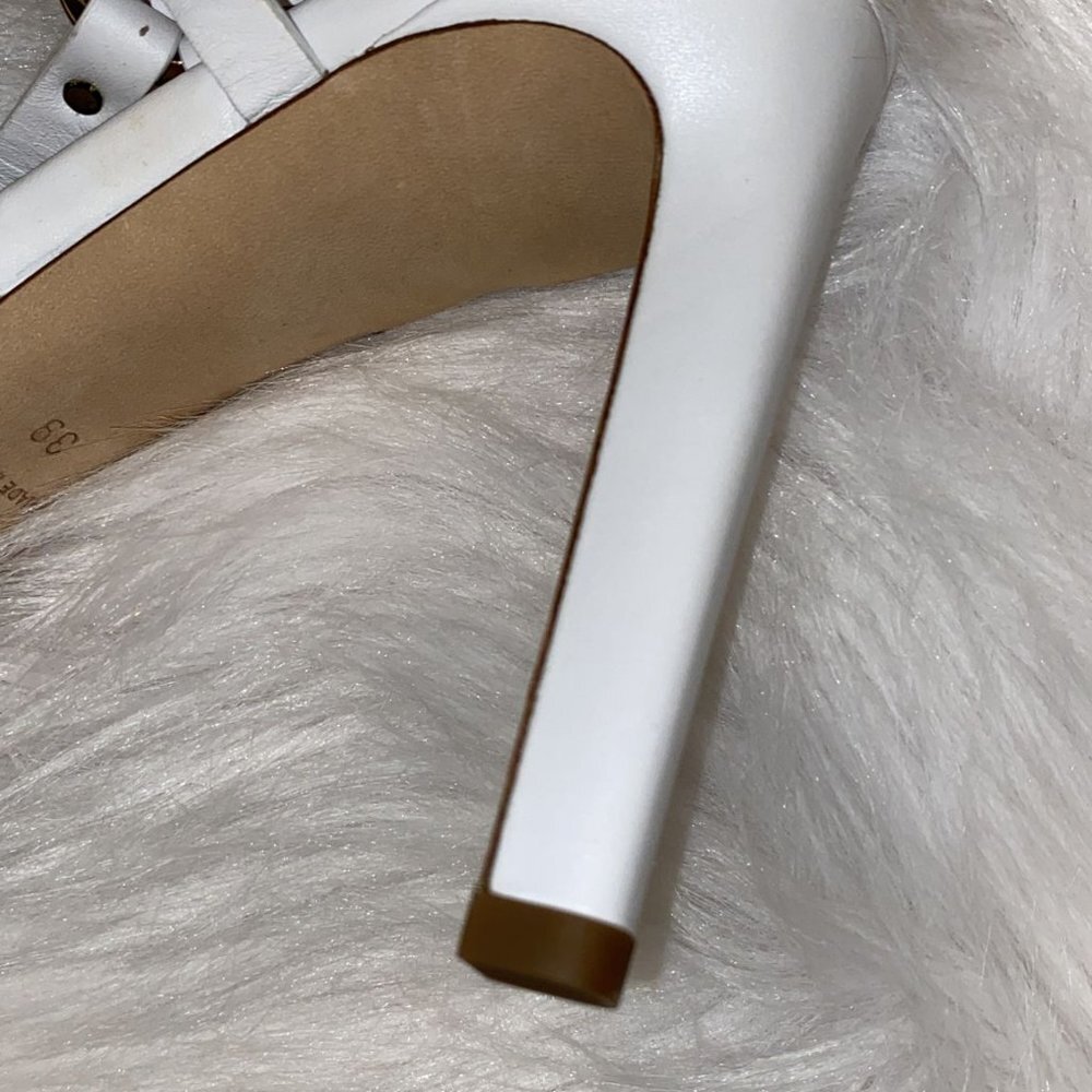Jimmy Choo Designer Heels – Elegant & Timeless - Picture 8 of 13
